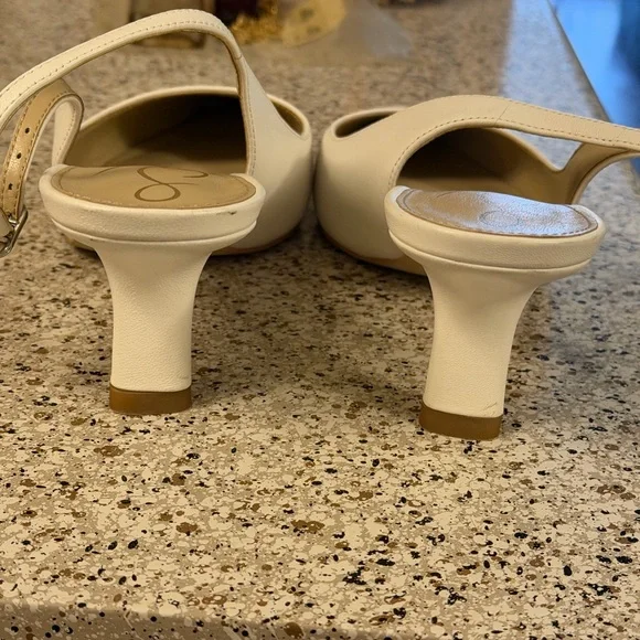 Elegant Women's White / off white Pointed Toe Slingback Heels - Picture 3 of 6